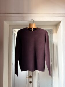lambswool jersey roundneck single strand set-in sleeve mustang