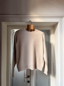 lambswool jersey roundneck single strand set-in sleeve oatmeal