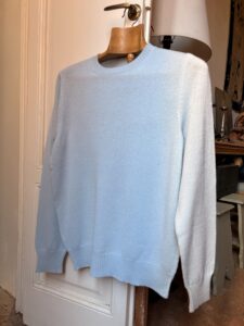 cashmere jersey roundneck single strand set-in sleeve azzurro