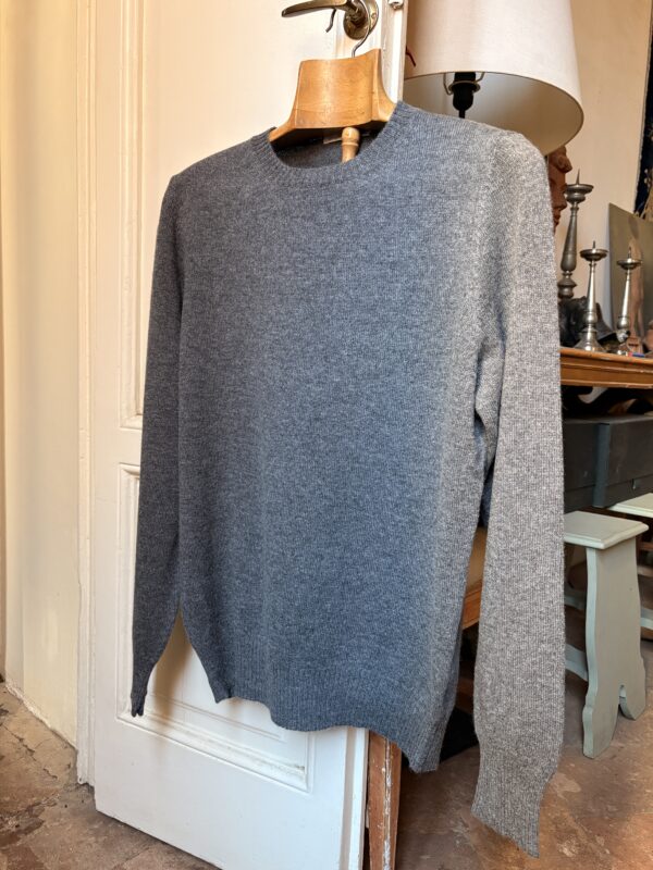 cashmere jersey roundneck single strand set-in sleeve grey